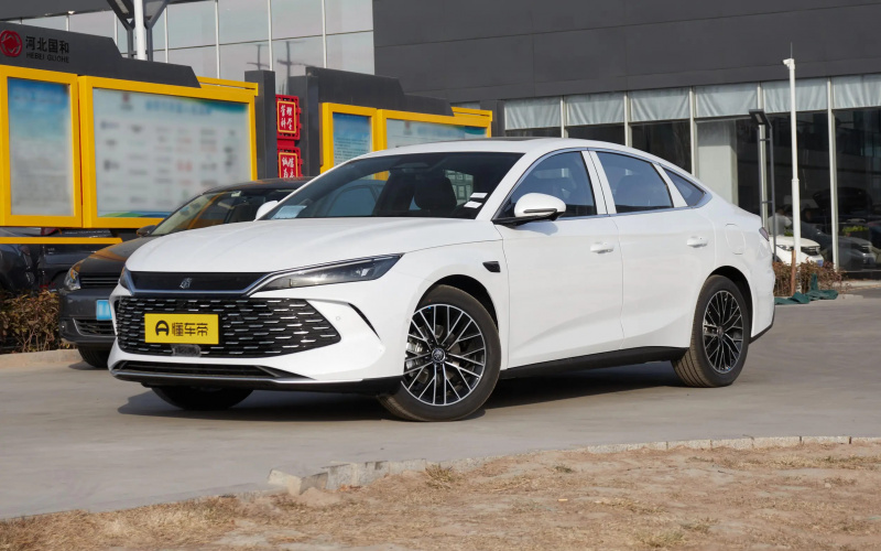 BYD Qin L DM-i 2025 фото спереду