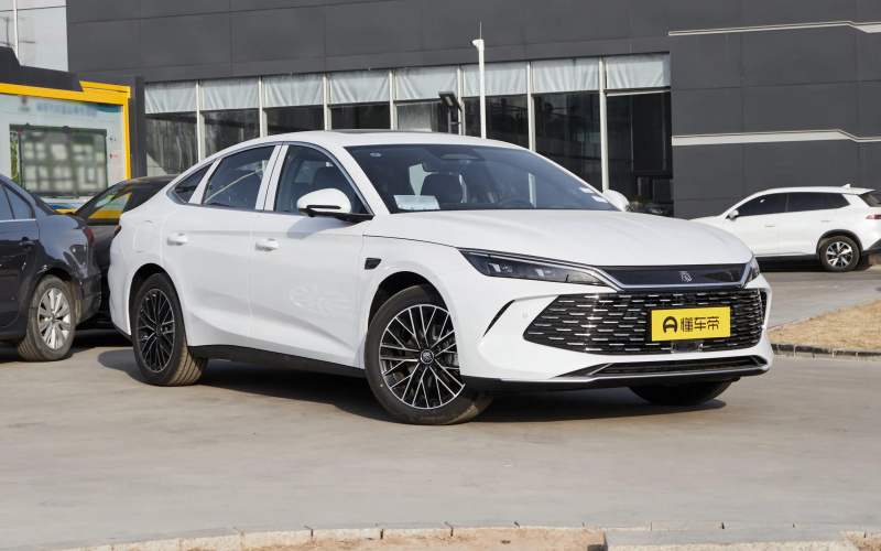 BYD Qin L DM-i 2025 фото салону