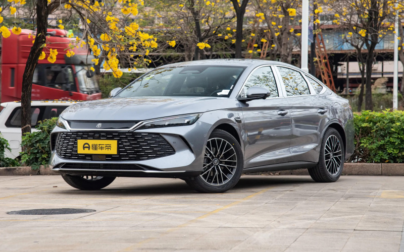 BYD Qin L DM-i фото спереди