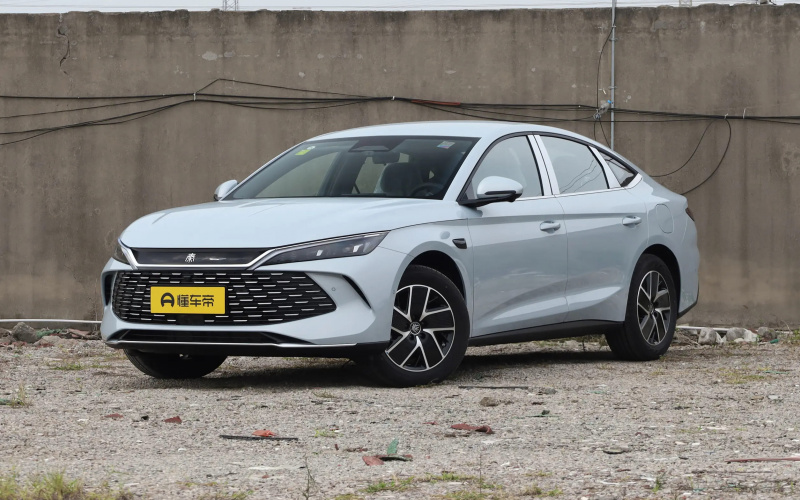 BYD Qin L DM-i 2026 фото спереду