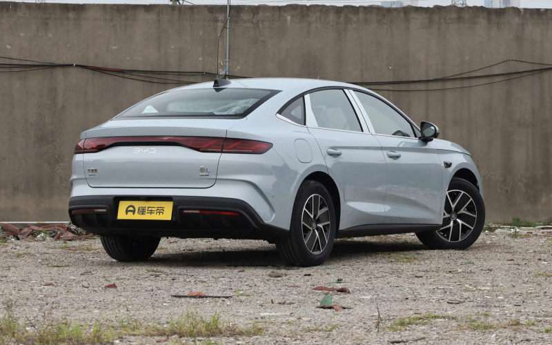 BYD Qin L DM-i 2026 фото збоку