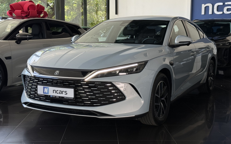 BYD Qin L DM-i фото спереди