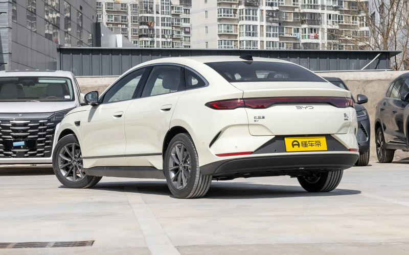 BYD Qin L фото со стороны