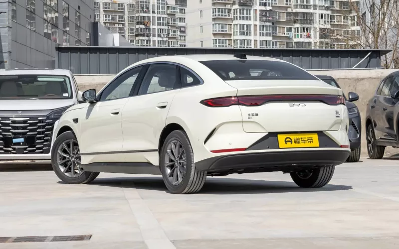 BYD Qin L фото со стороны