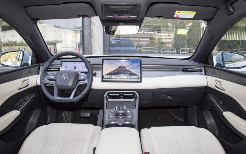 BYD Qin Plus DM-i 2025 фото салона