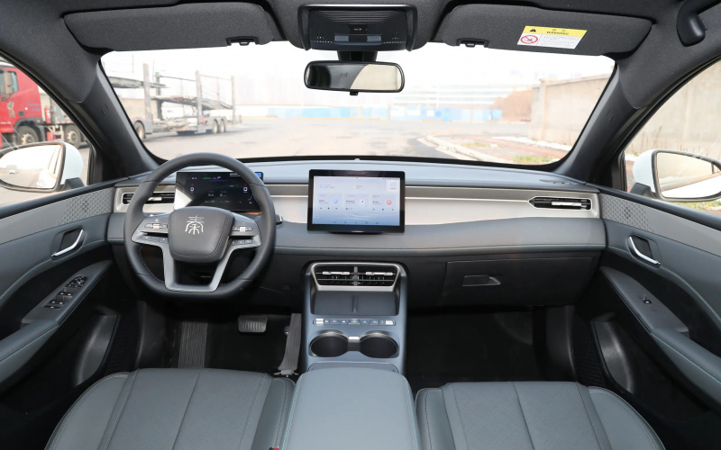 BYD Qin Plus DM-i фото салону