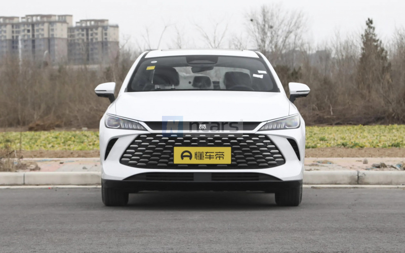 BYD Qin Plus DM-i фото со стороны