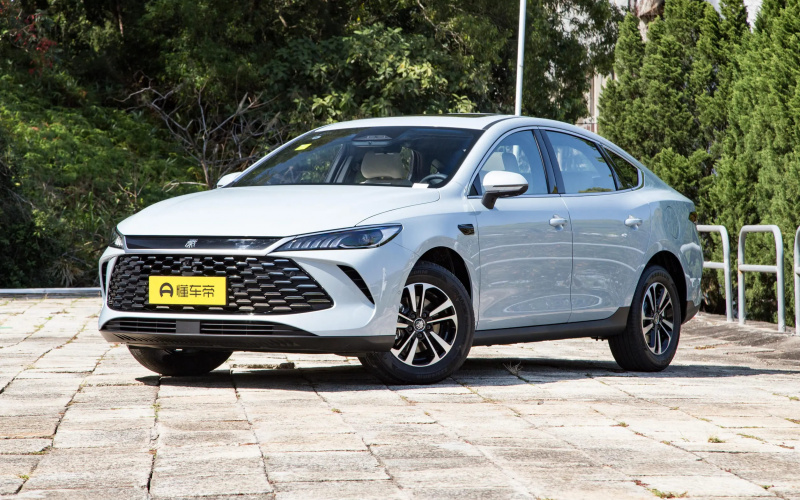 BYD Qin Plus DM-i 2025 фото спереди