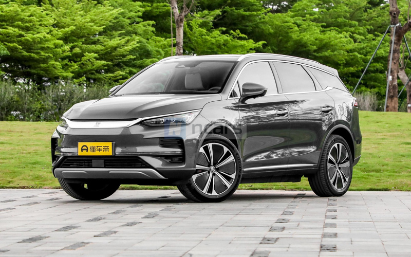 BYD Tang фото спереду