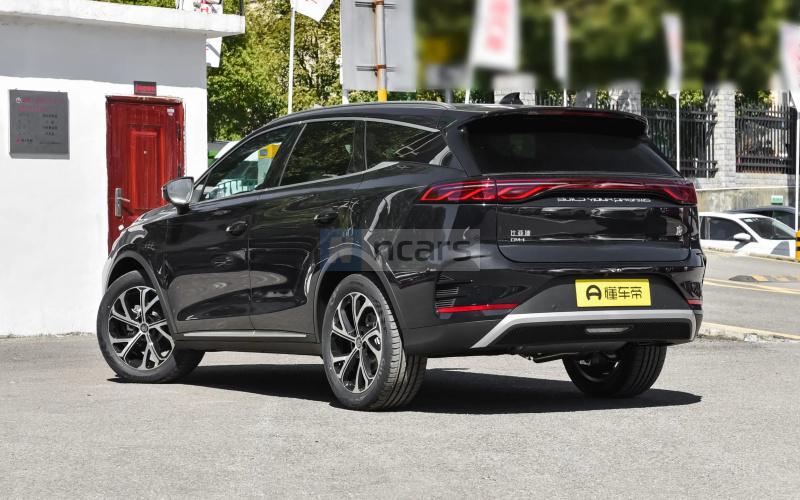 BYD Tang DM-i фото со стороны