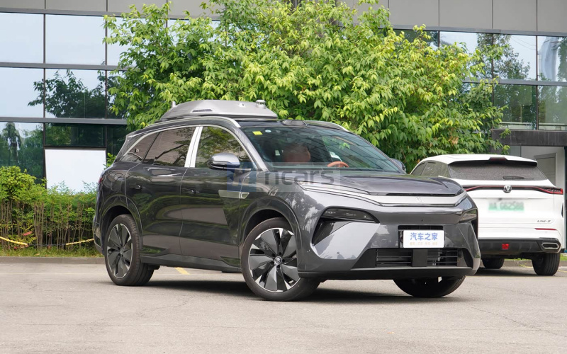 BYD Tang L DM фото салону