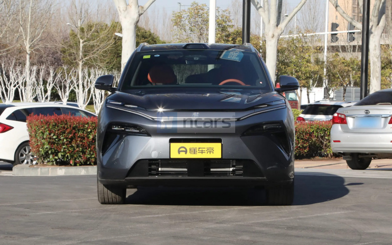 BYD Tang L DM фото со стороны