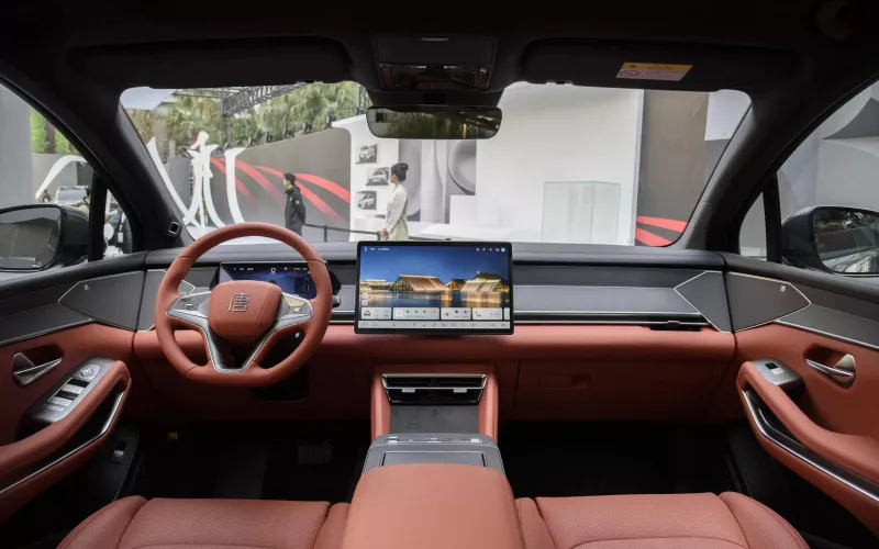 BYD Tang L фото салону
