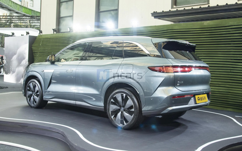 BYD Tang L фото збоку