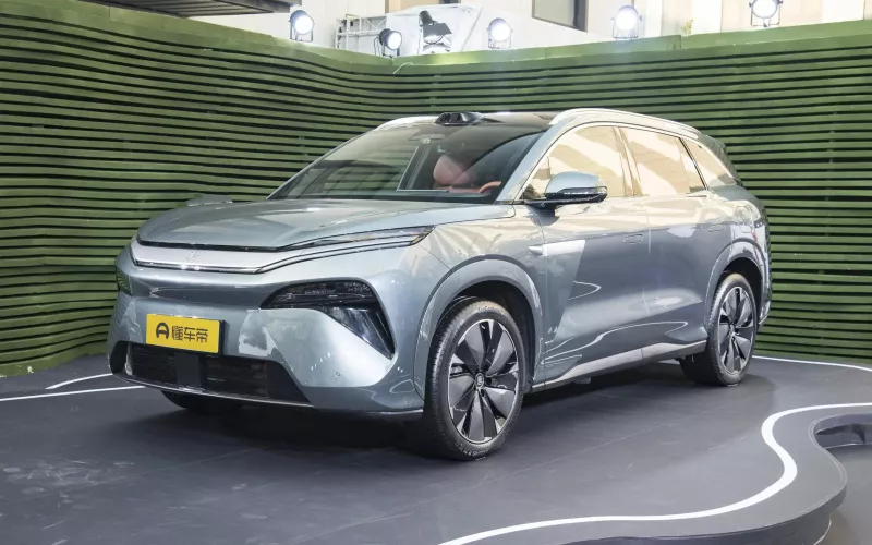 BYD Tang L фото спереду