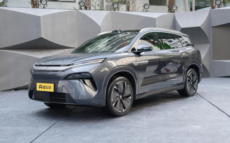 BYD Tang L фото спереди