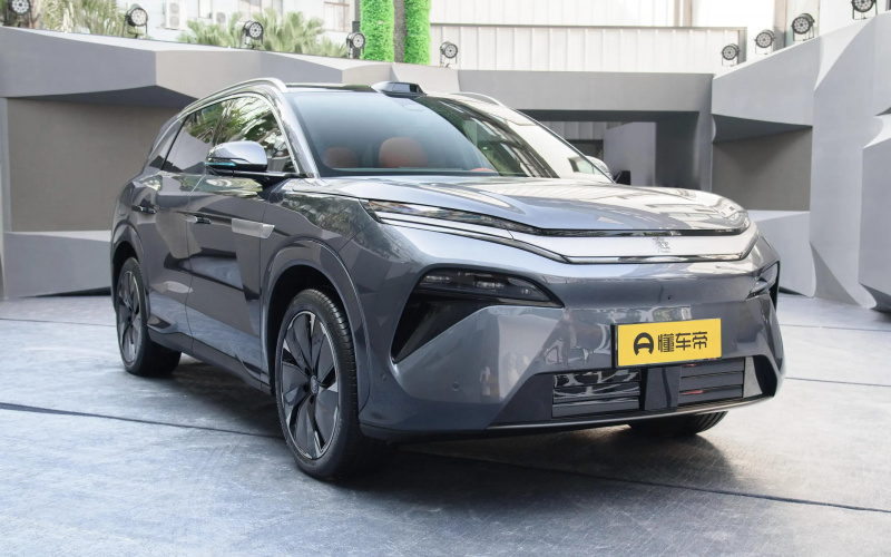 BYD Tang L фото салона