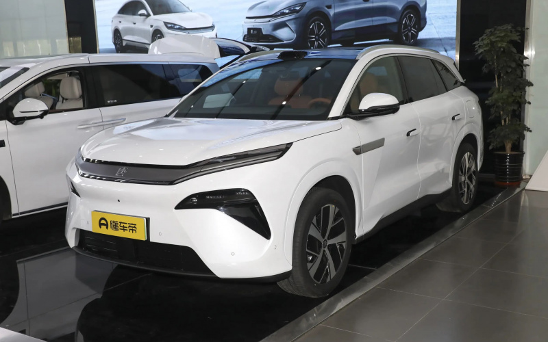 BYD Tang L фото спереду
