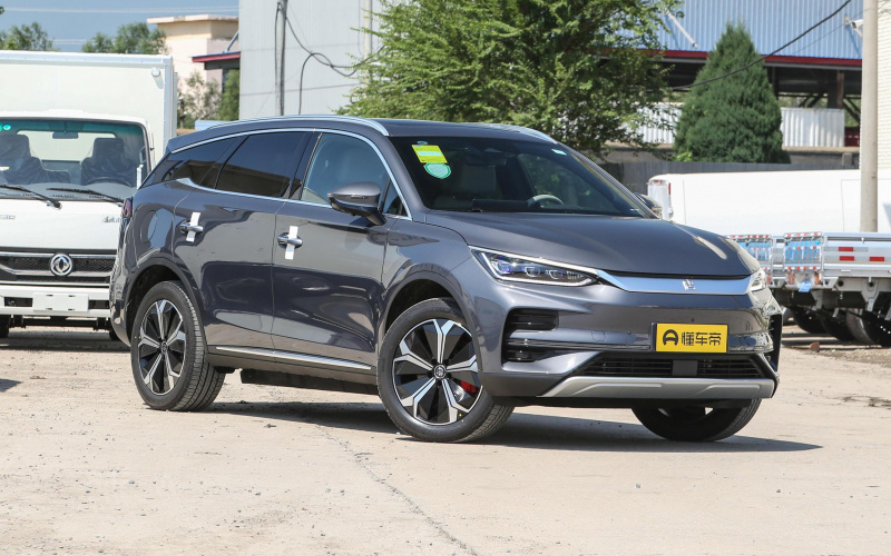 BYD Tang фото салону