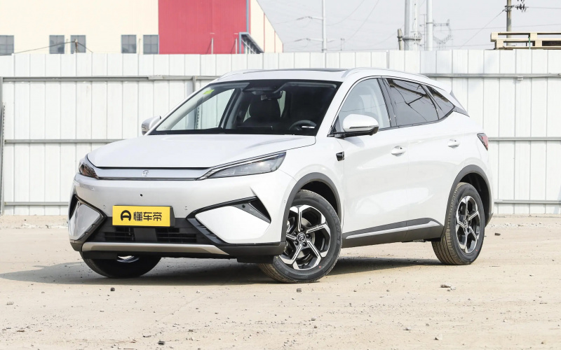 BYD Yuan Plus фото спереду