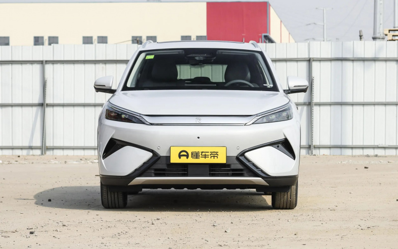 BYD Yuan Plus фото збоку