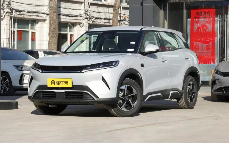 BYD Yuan Up фото спереди