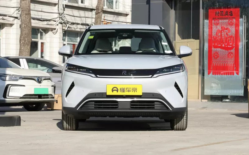 BYD Yuan Up фото со стороны