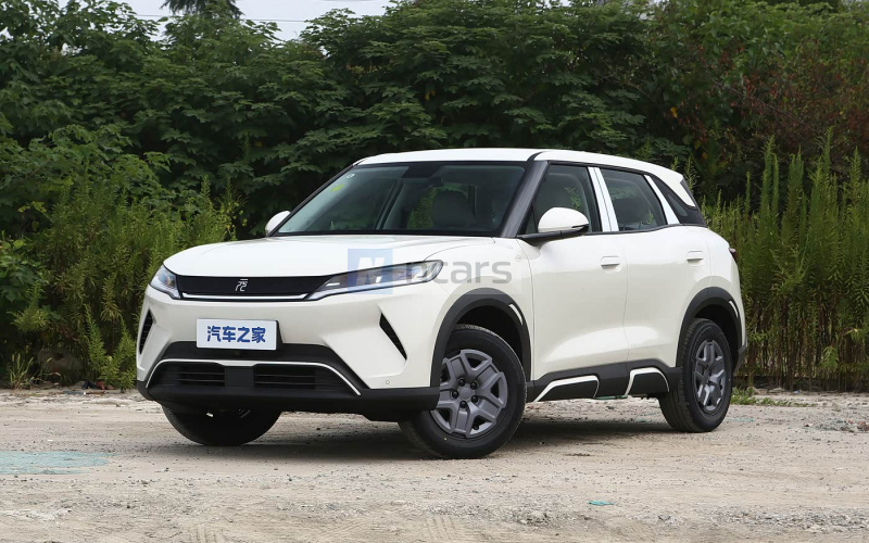 BYD Yuan Up фото спереди