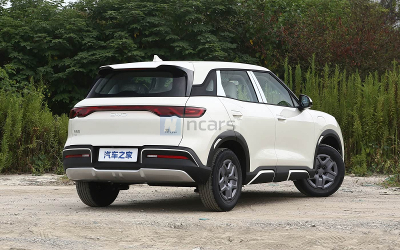 BYD Yuan Up фото со стороны