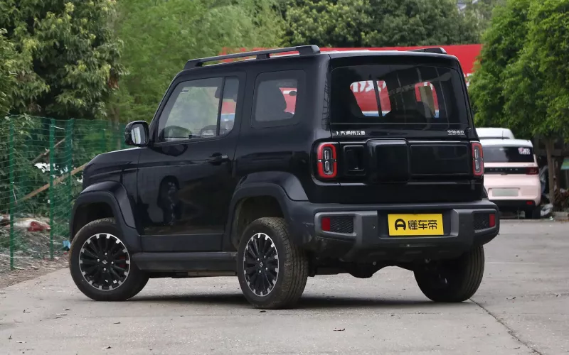 Baojun Yep фото со стороны