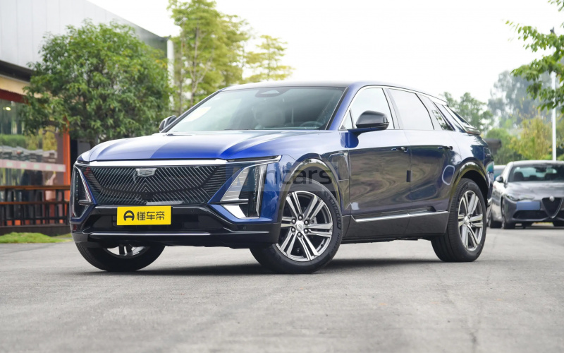 Cadillac LYRIQ фото спереди