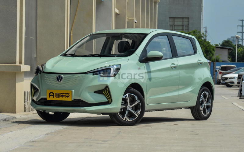 Changan E-Star фото спереди