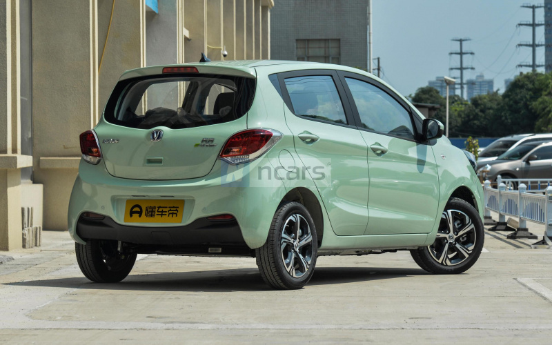 Changan E-Star фото со стороны