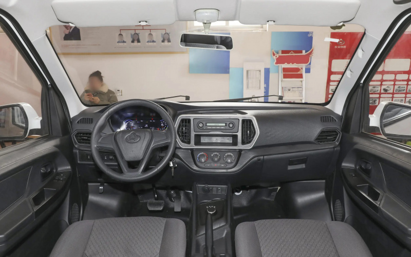 Changan EM60 фото салону