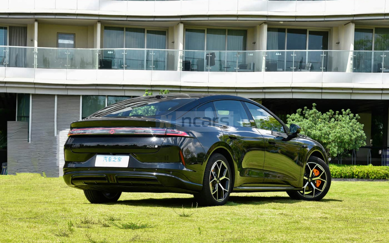 Changan Qiyuan A06 EV фото збоку