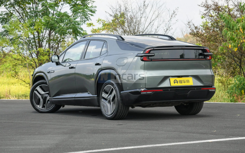 Changan Qiyuan E07 фото со стороны