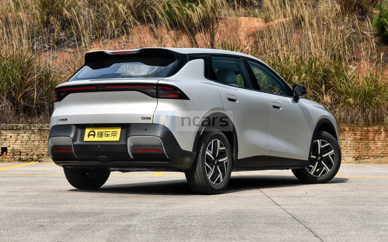 Changan Qiyuan Q05 фото со стороны