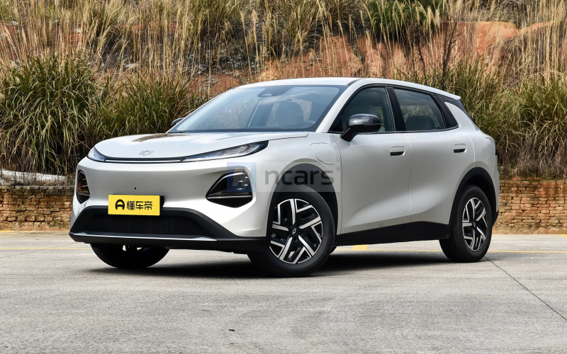 Changan Qiyuan Q05 фото спереди