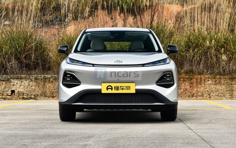 Changan Qiyuan Q05 фото со стороны