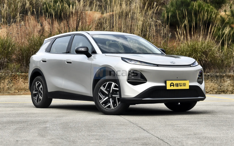 Changan Qiyuan Q05 фото салона