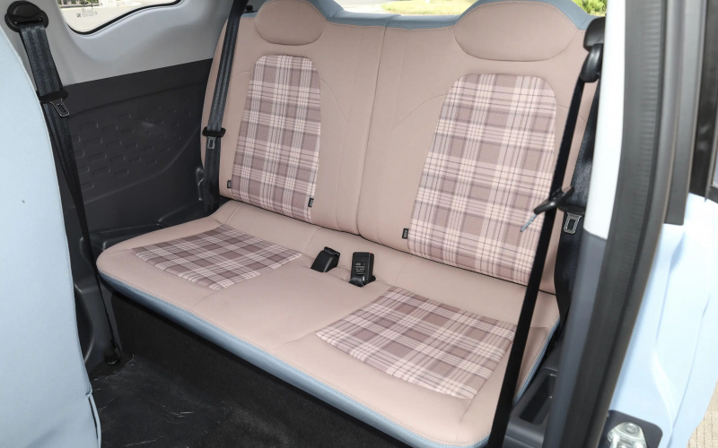 Chery QQ Ice Cream фото задній диван