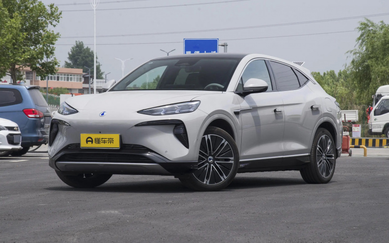 Denza N7 фото спереду