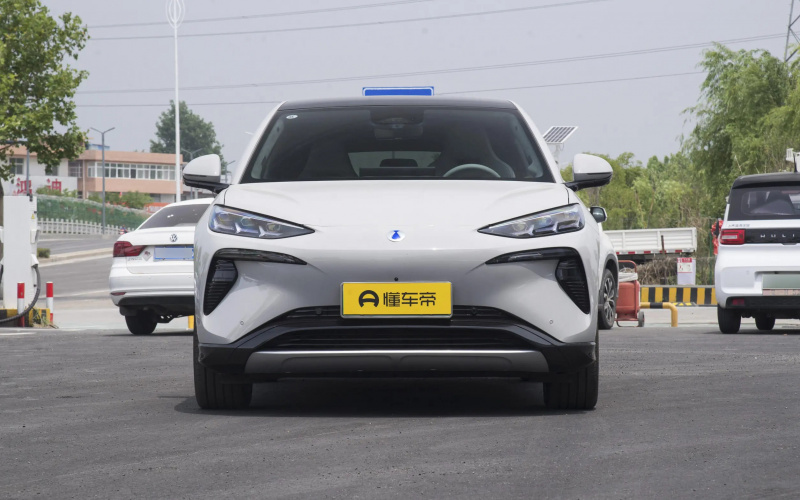 Denza N7 фото збоку