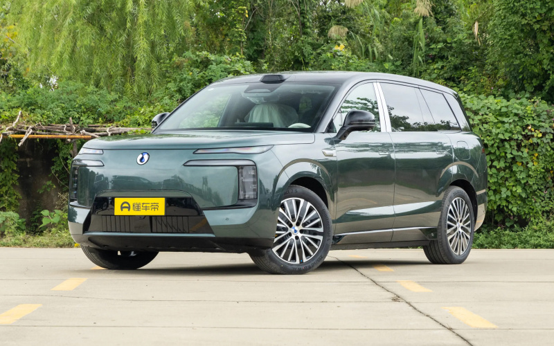 Denza N8L DM фото спереду