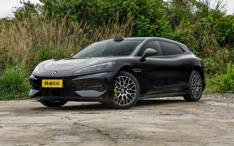 Denza Z9 GT DM-i фото спереди