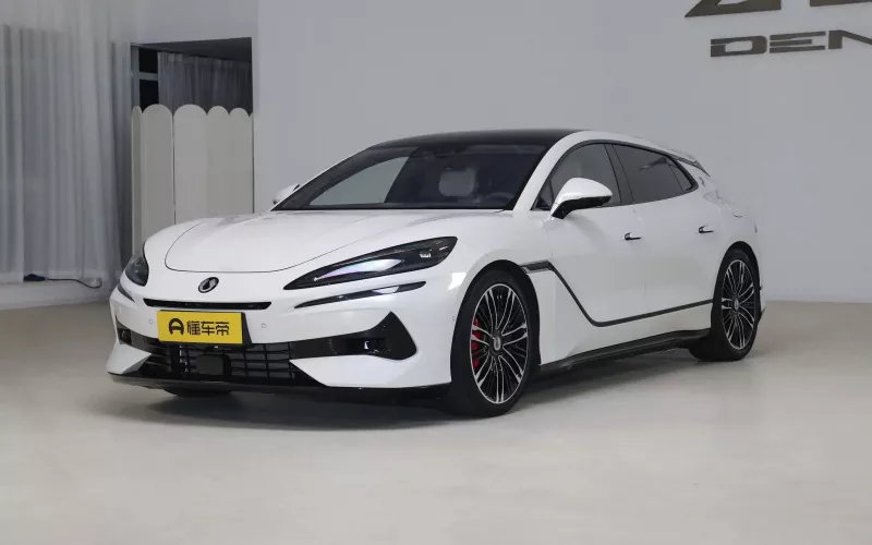 Denza Z9 GT DM-i фото спереди