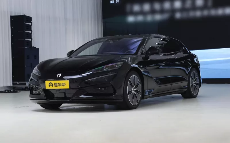 Denza Z9 GT фото спереди