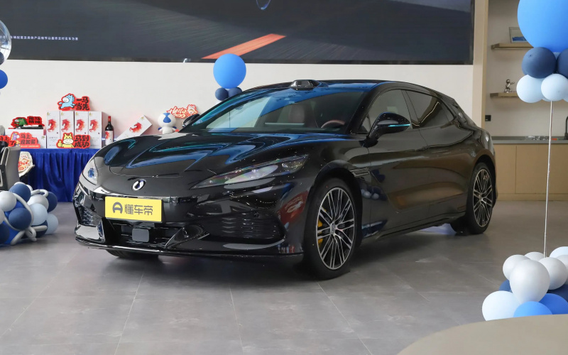 Denza Z9 GT фото спереди