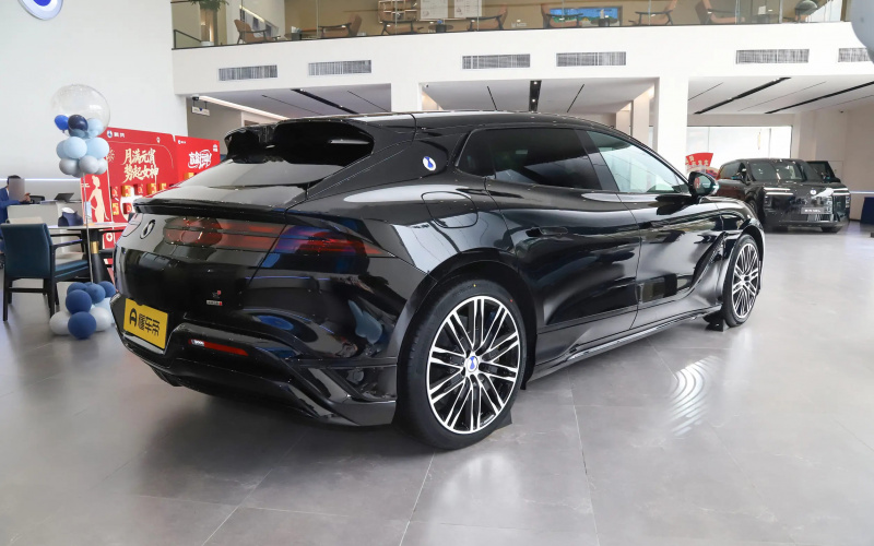 Denza Z9 GT фото со стороны