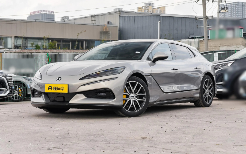 Denza Z9 GT 2025 фото спереди